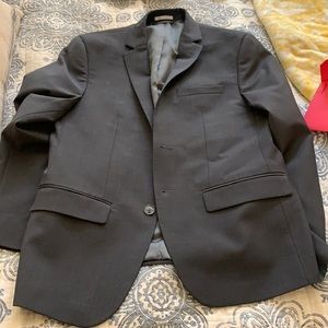 Bar III suit. Top: 40 S / 40. Pants: 30 W 32 L.